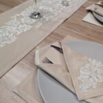 Servetėlių ir takelio komplektas, kreminis su ornamentais - Image 2